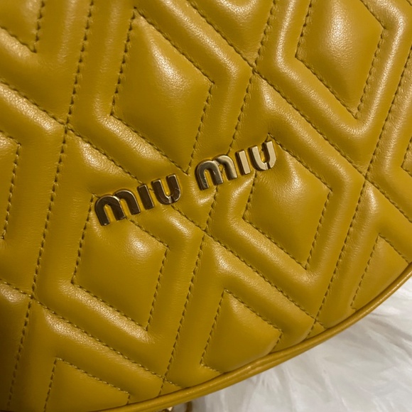Leather handbag Miu Miu Yellow in Leather - 46022290 Miu Miu Yellow Leather Bag
